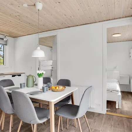 Dom wakacyjny Alisia - 900m From The Sea By Interhome Bøtø By